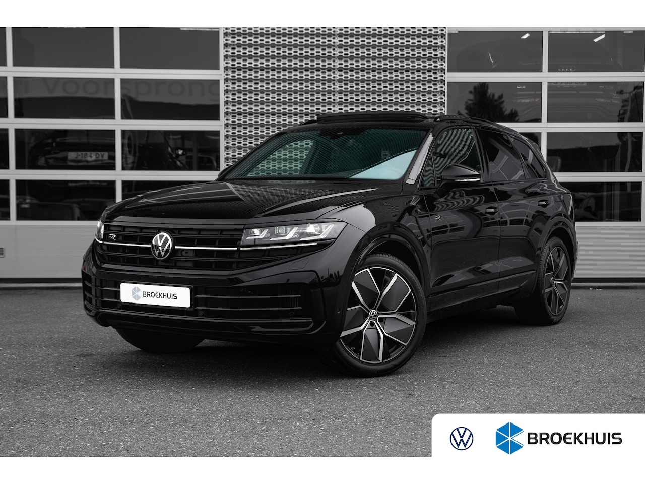 Volkswagen Touareg - 3.0 TSi 462PK eHybrid 4MOTION R | NIEUW MODEL |  Luchtvering | Nachtzicht | Stoelverwarmin - AutoWereld.nl