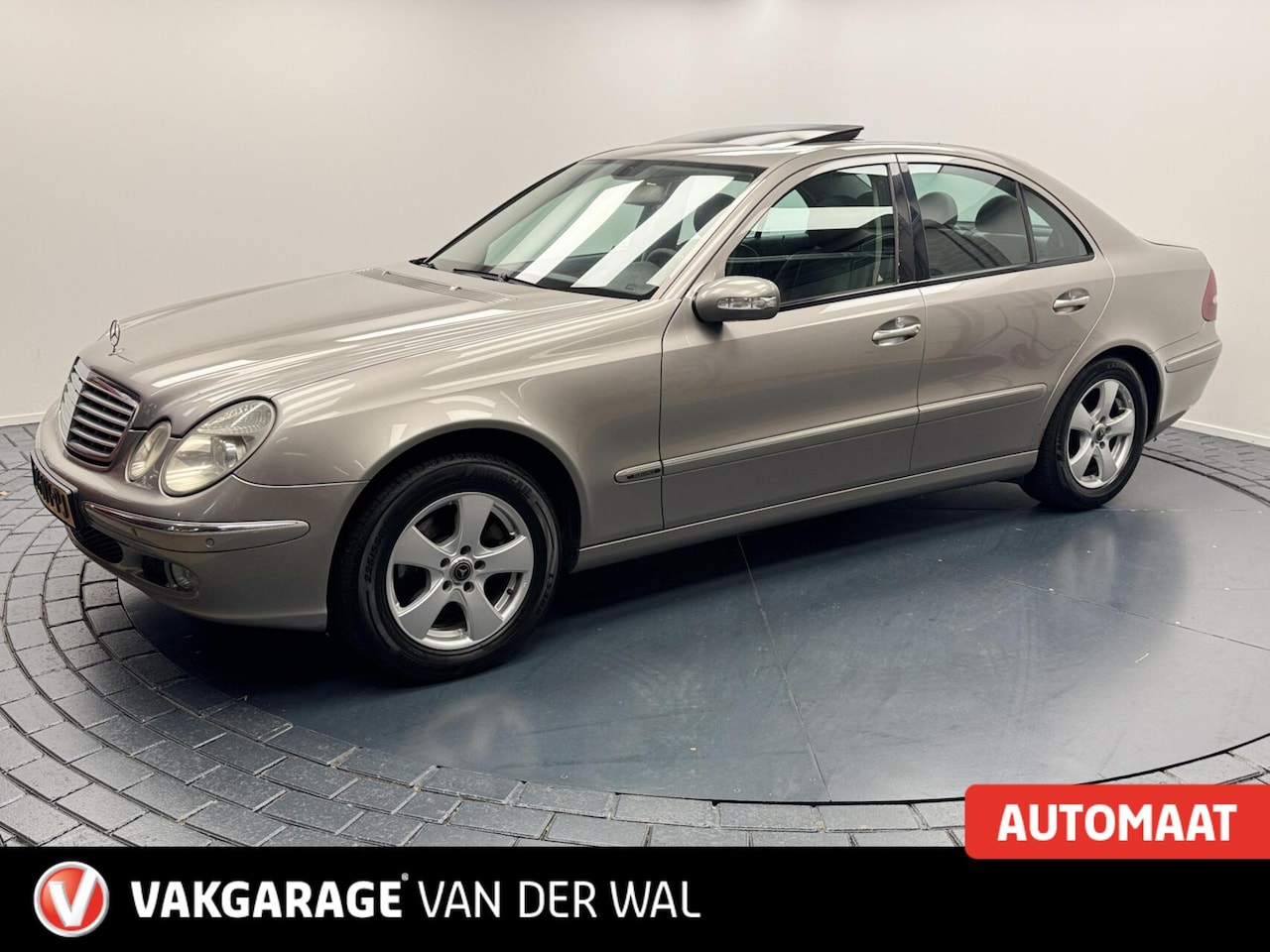 Mercedes-Benz E-klasse - 270 CDi Automaat-Trekhaak-Navigatie-Cr.contr-Clima-Parkeersensoren-Lm16''velgen - AutoWereld.nl