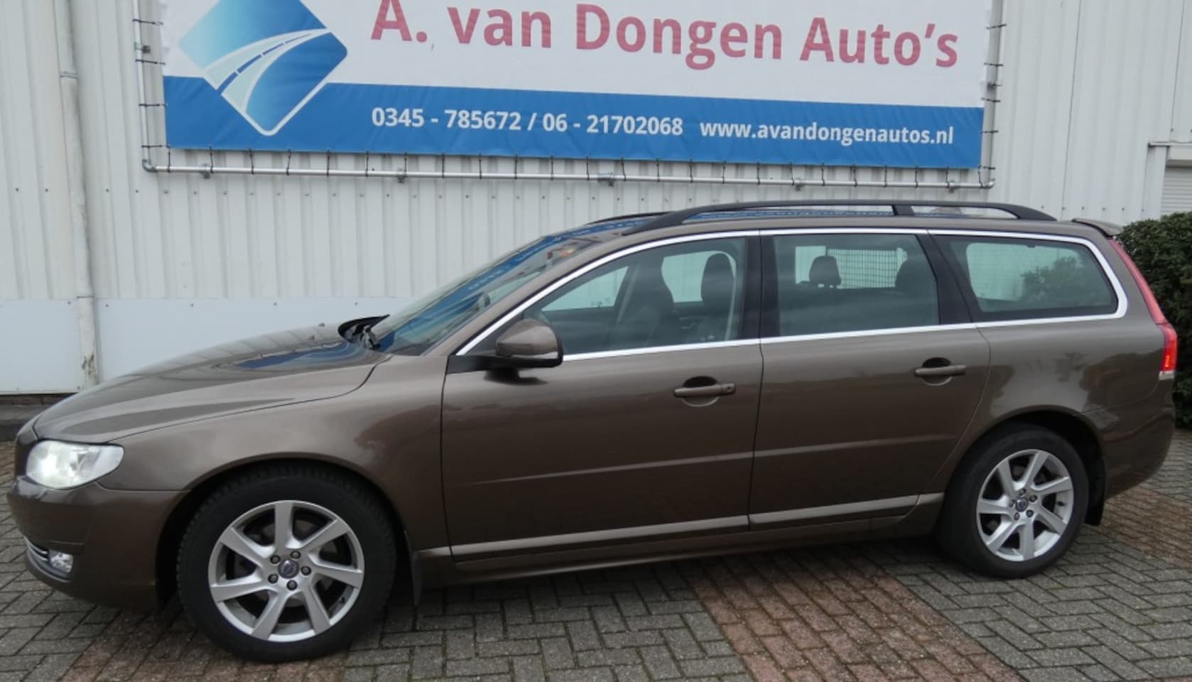 Volvo V70 - 1.6 T4 SUMMUM Automaat,Xenon,Navi,Trhaak,APK 29-10-26 - AutoWereld.nl