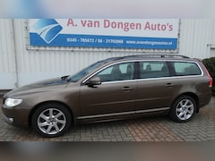 Volvo V70 - 1.6 T4 SUMMUM Automaat, Xenon, Navi, Trhaak, APK 29-10-26