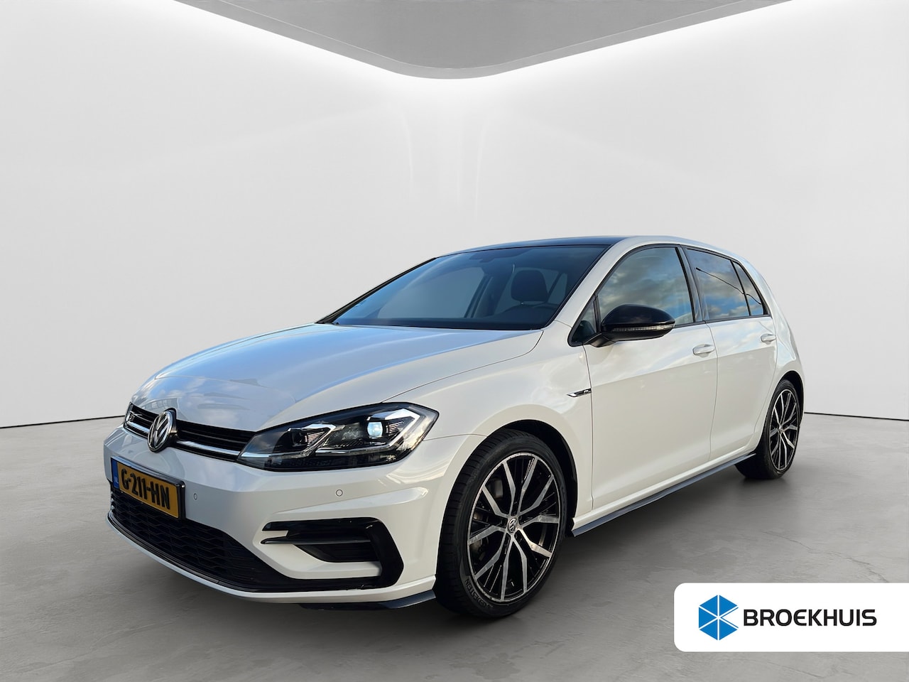 Volkswagen Golf - 1.5 TSI 150pk Highline Business R Automaat - AutoWereld.nl