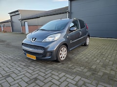 Peugeot 107 - 1.0-12V Sportium