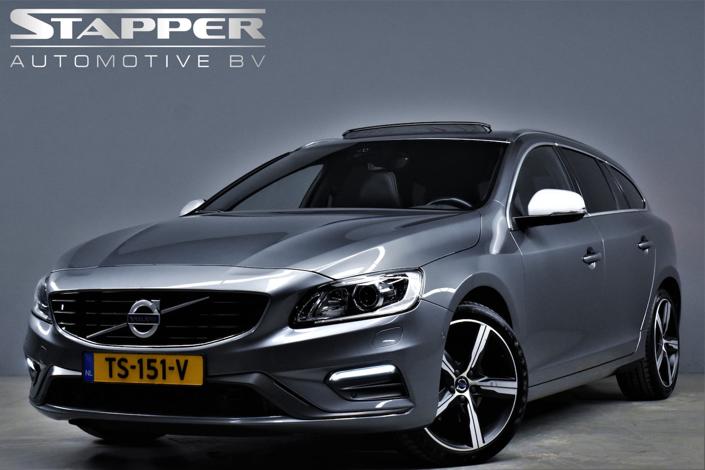 Volvo V60 - 2.0 T4 191pk R-design Automaat Org.NL Schuifdak/Trekhaak/Camera/Keyless/Cruise/Leer/Stoelv - AutoWereld.nl