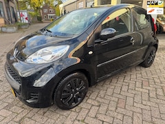 Peugeot 107 - 1.0-12V XS AIRCO ORG 129495 KM NAP O.H BOEKJES BIJNA NW BANDEN NETTE STAAT PDC ACHTER