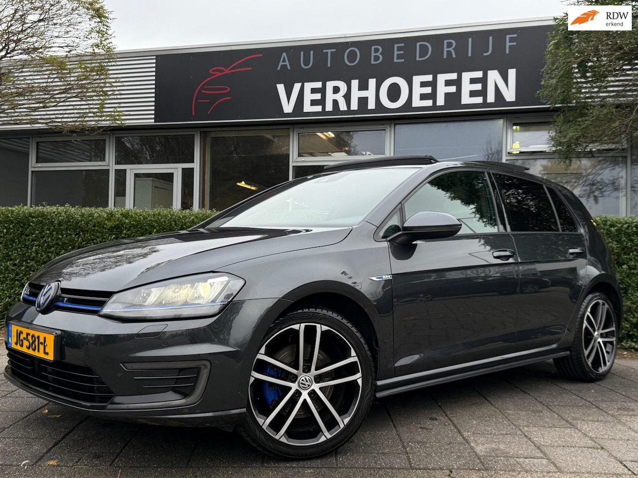 Volkswagen Golf - 1.4 TSI GTE - PANORAMA - PARKEERCAMERA - TREKHAAK - ADAPTIEF - VOL ONDERHOUD - STOELVERWAR - AutoWereld.nl