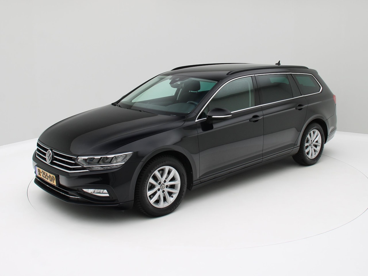 Volkswagen Passat Variant - 1.5 TSI Business Automaat /Trekh. 150pk - AutoWereld.nl