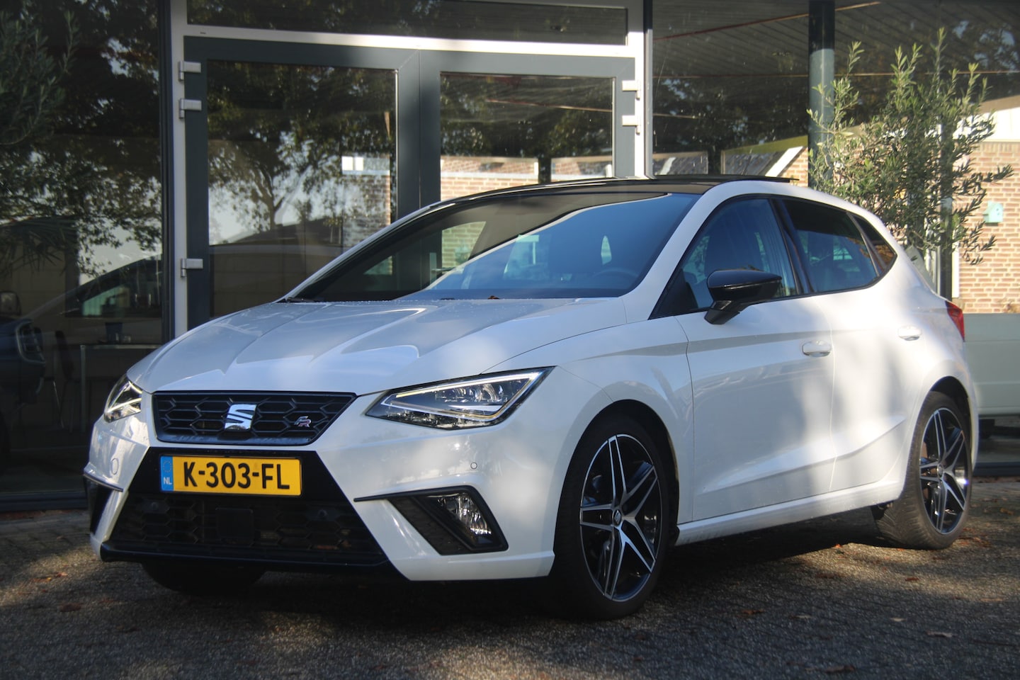 SEAT Ibiza - 1.0 TSI FR Business Intense Plus VC | Beats Audio | Pano | LED | CarPlay | - AutoWereld.nl