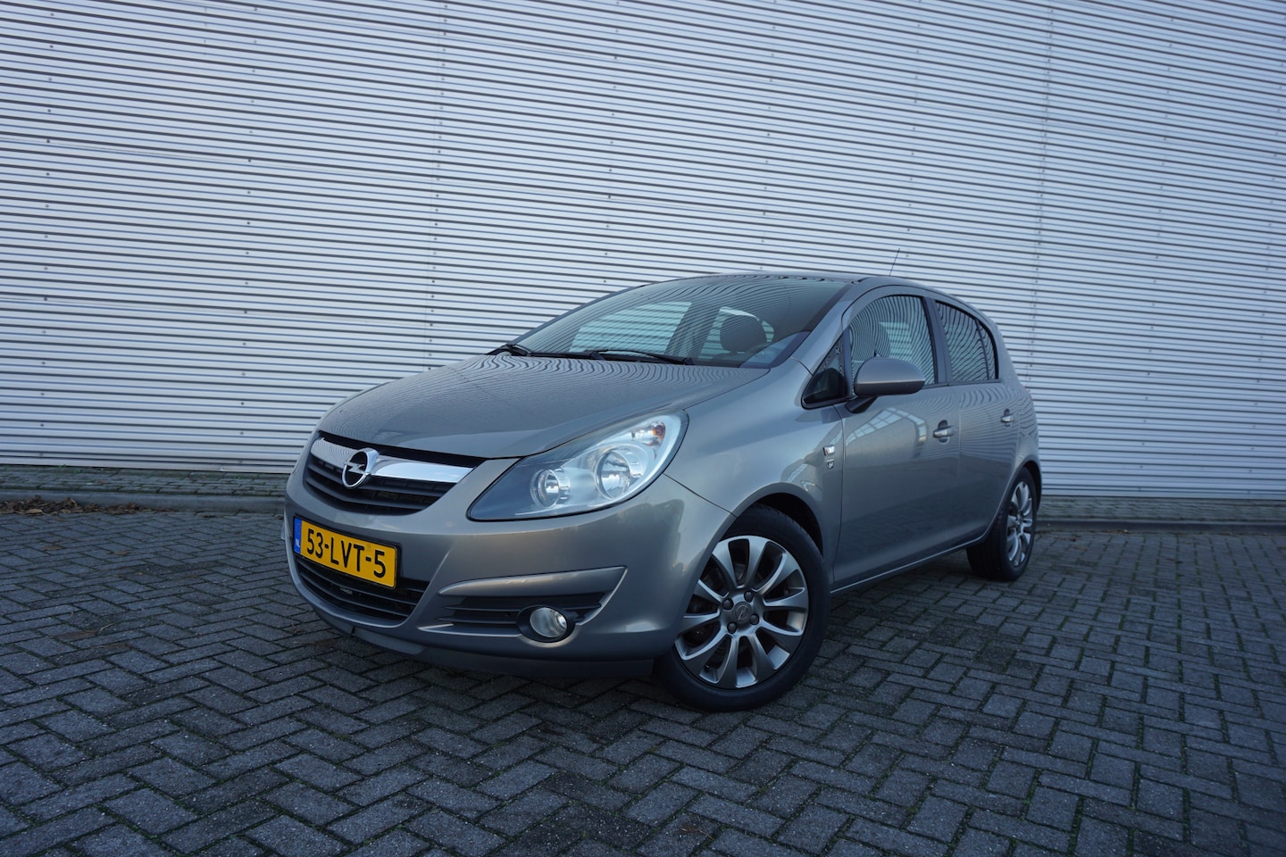Opel Corsa - 1.4-16V '111' Edition Airco / Cruise / Elektr. ramen / Trekhaak / Lm velgen / NAP - AutoWereld.nl