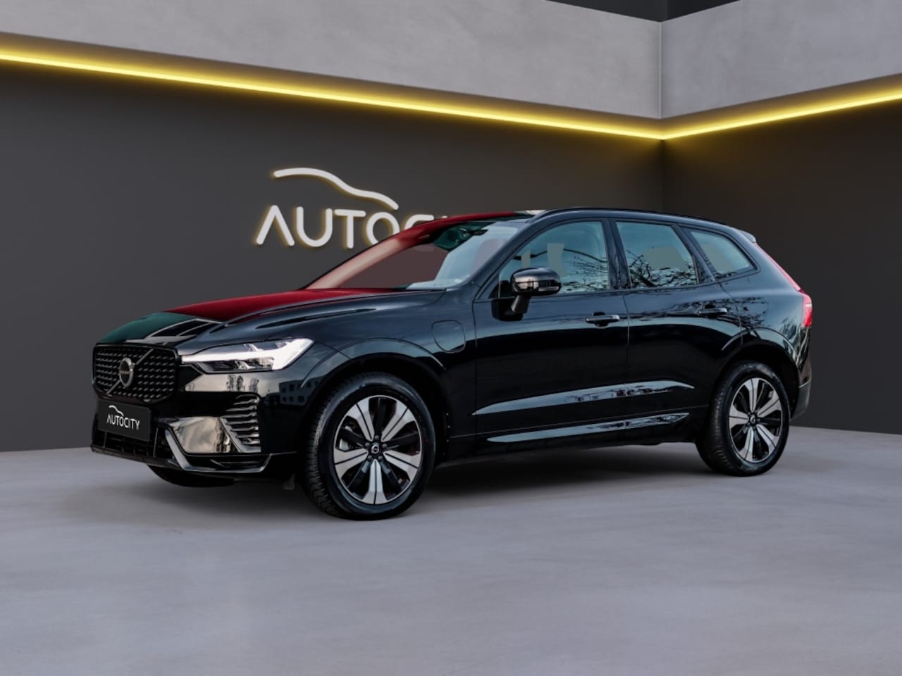 Volvo XC60 - XC 60 T6 AWD Plus Dark Long Range Plug-In Long Pano l Leder l Me - AutoWereld.nl