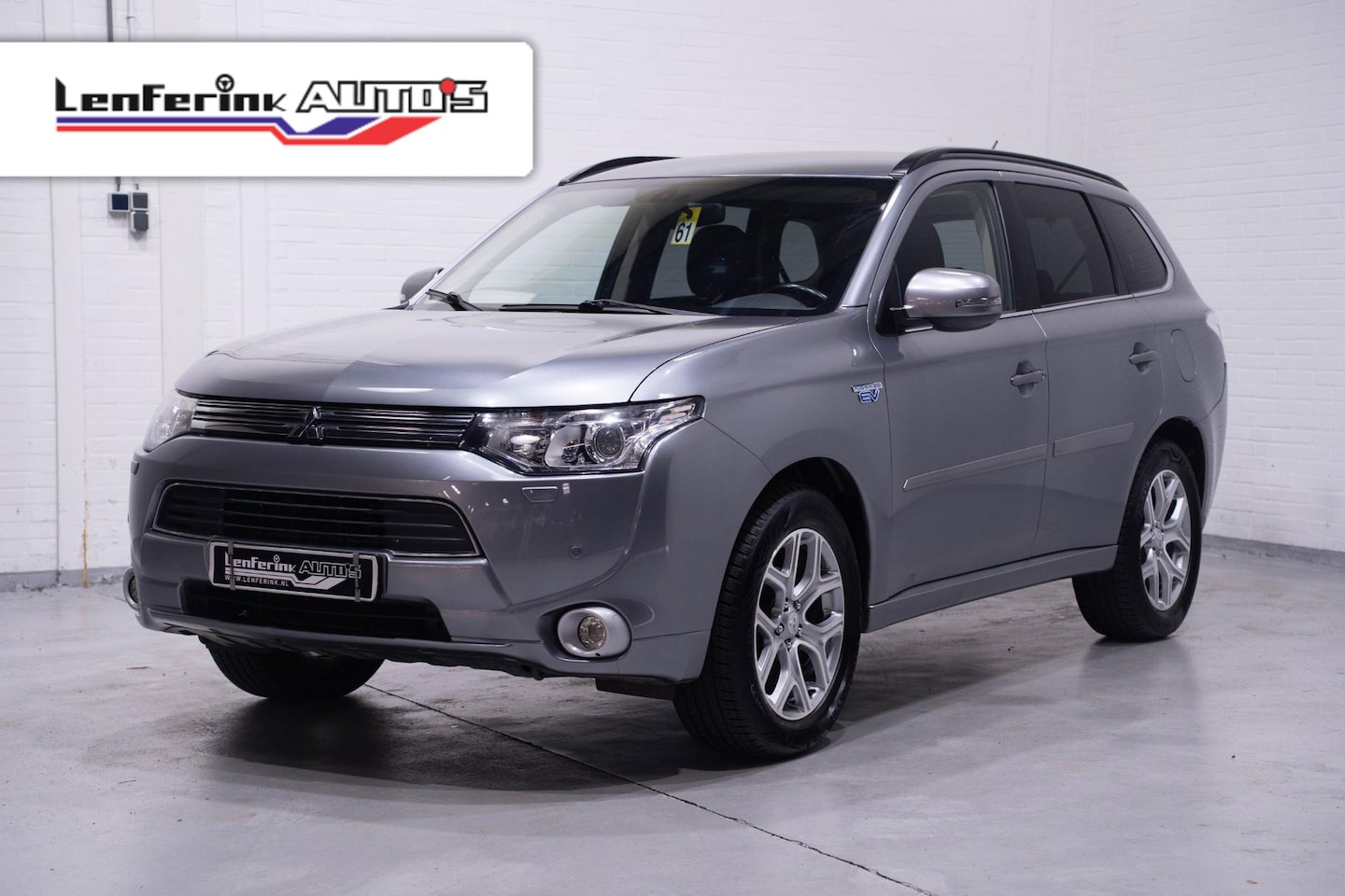 Mitsubishi Outlander - 2.0 PHEV Executive Edition AWD private-glas intro-pakket style-pakket cruise-controle navi - AutoWereld.nl