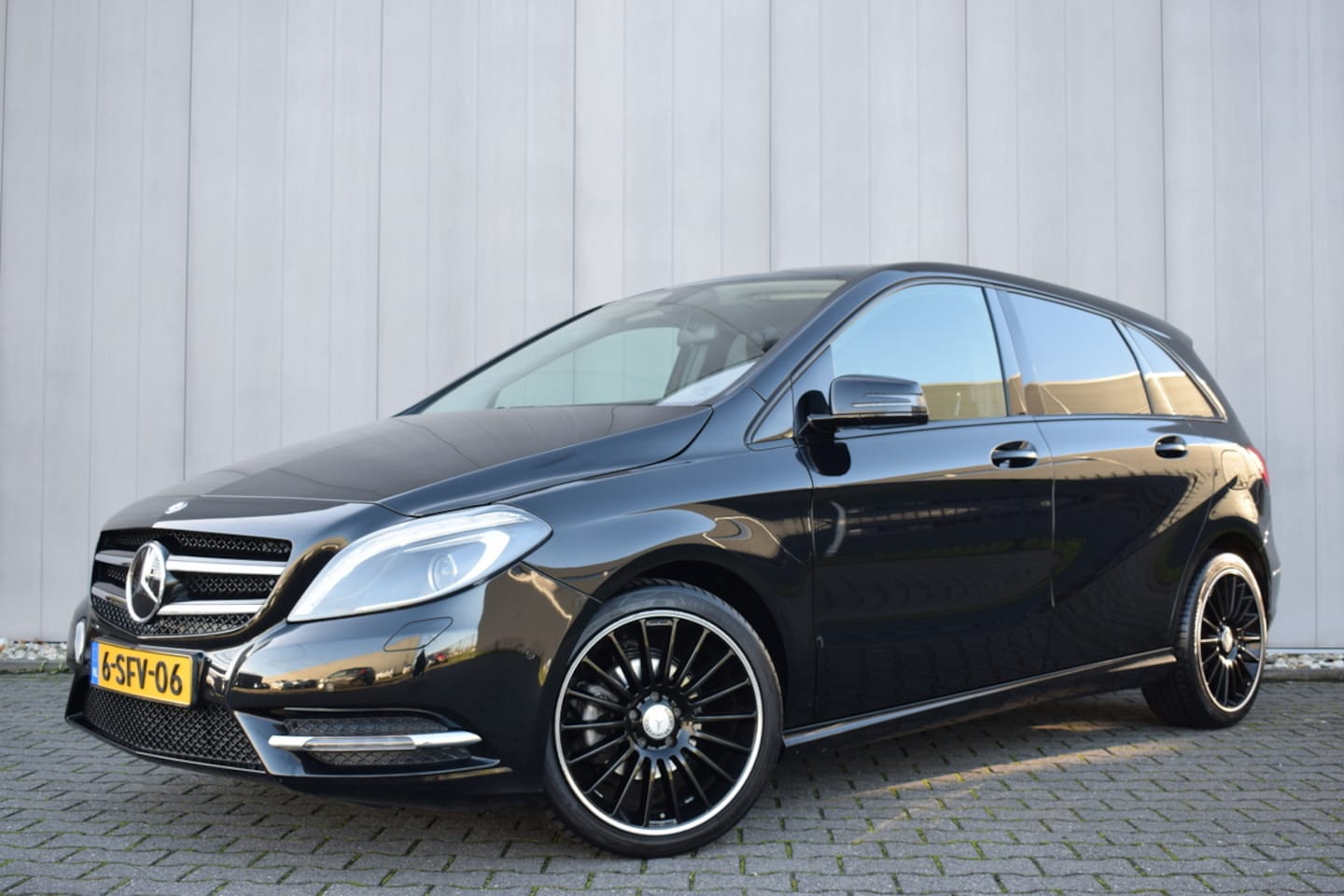 Mercedes-Benz B-klasse - 180 Automaat Ambition Full Map Navi | Telefonie | Bi-Xenon | Airco | 18 Inch LMV - AutoWereld.nl