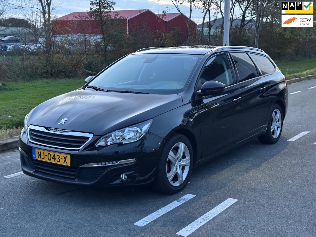 Peugeot 308 SW - 1.2 PureTech Blue Lease Executive / AIRCO / NAP - AutoWereld.nl
