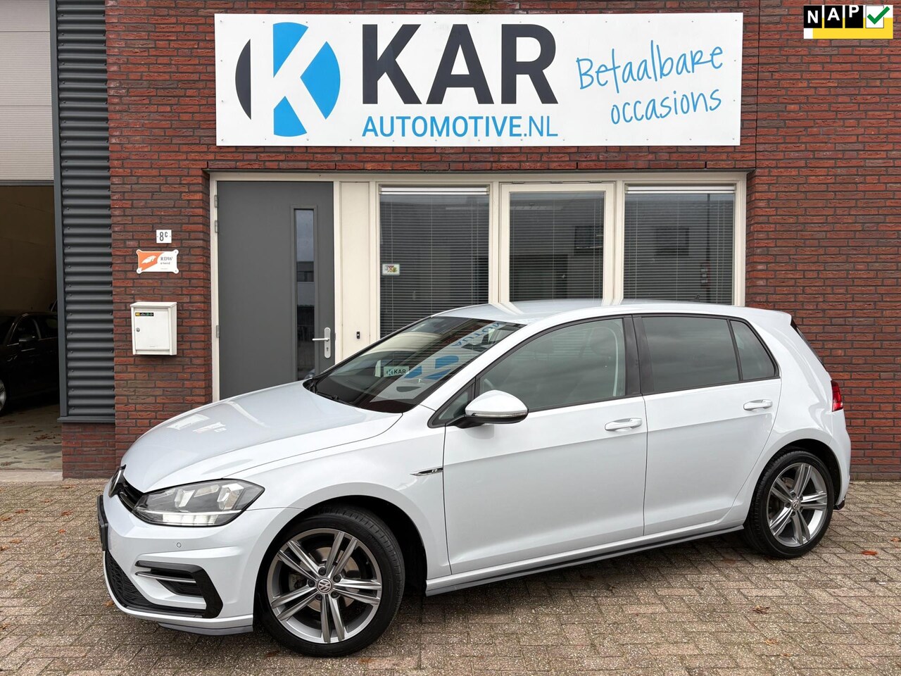 Volkswagen Golf - 1.0 TSI R-line Exterieur - Navi - 17" - NAP - AutoWereld.nl