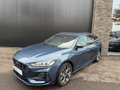 Ford Focus Wagon - 1.0 Eco 125pk Hybrid ST Line X Trekhaak, HUD, Navi, Winter pack, Adop cruise etc. etc