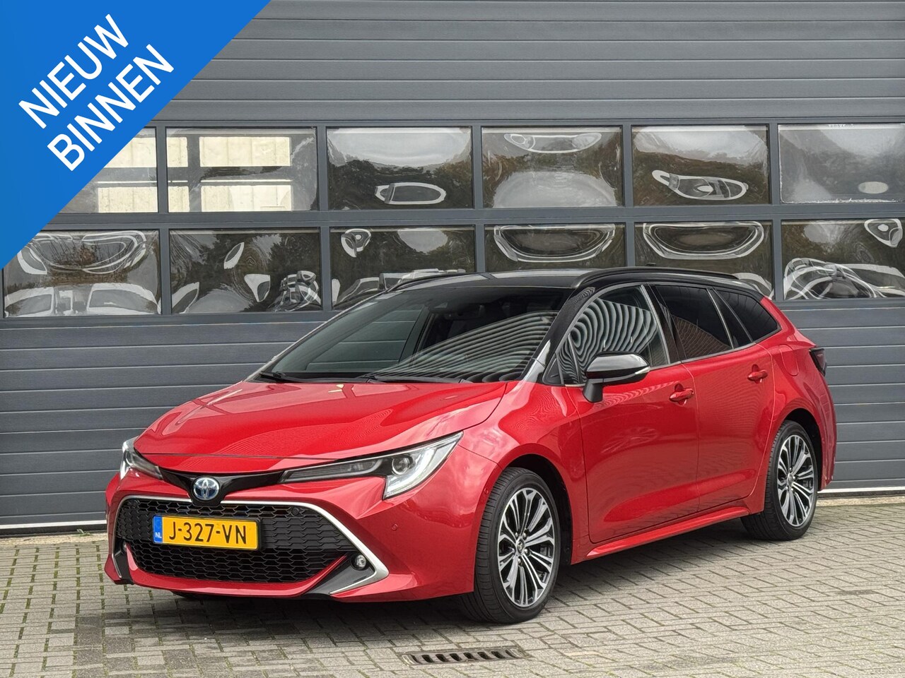 Toyota Corolla Touring Sports - 1.8 HYBRID EXECUTIVE I ADAPT. CRUISE CONTROL I ALCANTARA I NAVIGATIE I P-CAMERA - AutoWereld.nl