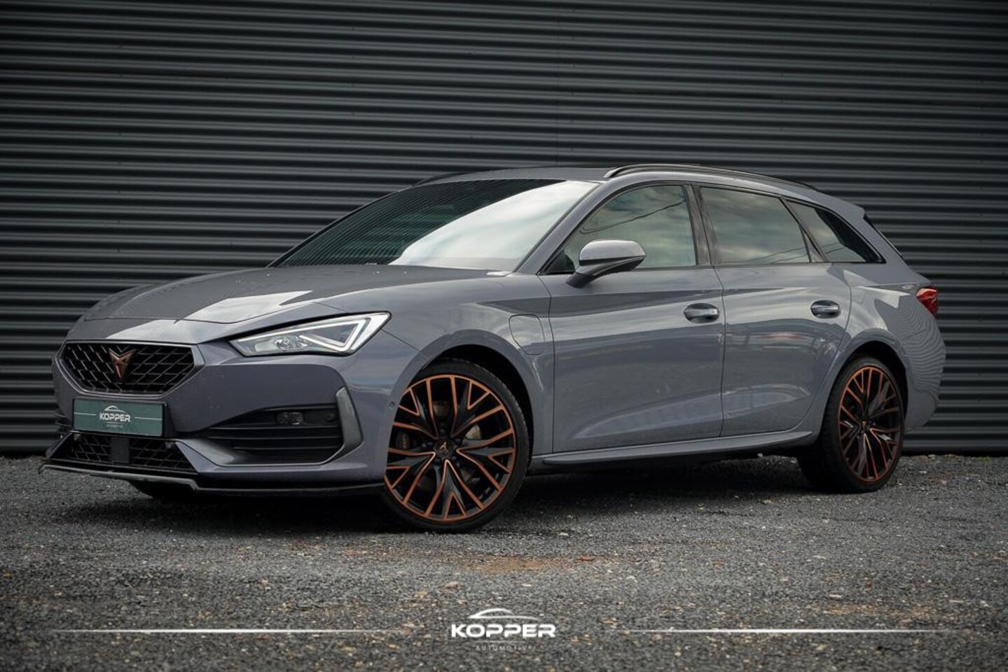 CUPRA Leon Sportstourer - 1.4 e-Hybrid VZ Copper Edition / Pano / Adaptive Cruise / 19'' - AutoWereld.nl