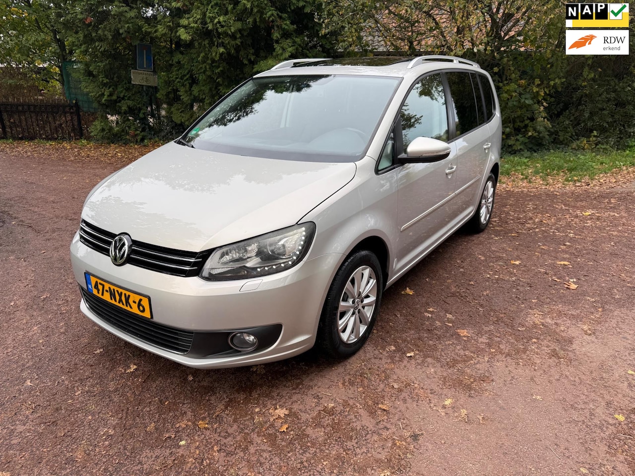 Volkswagen Touran - 1.4 TSI Highline / Navi / Pano / Automaat / Airco / Apk - AutoWereld.nl