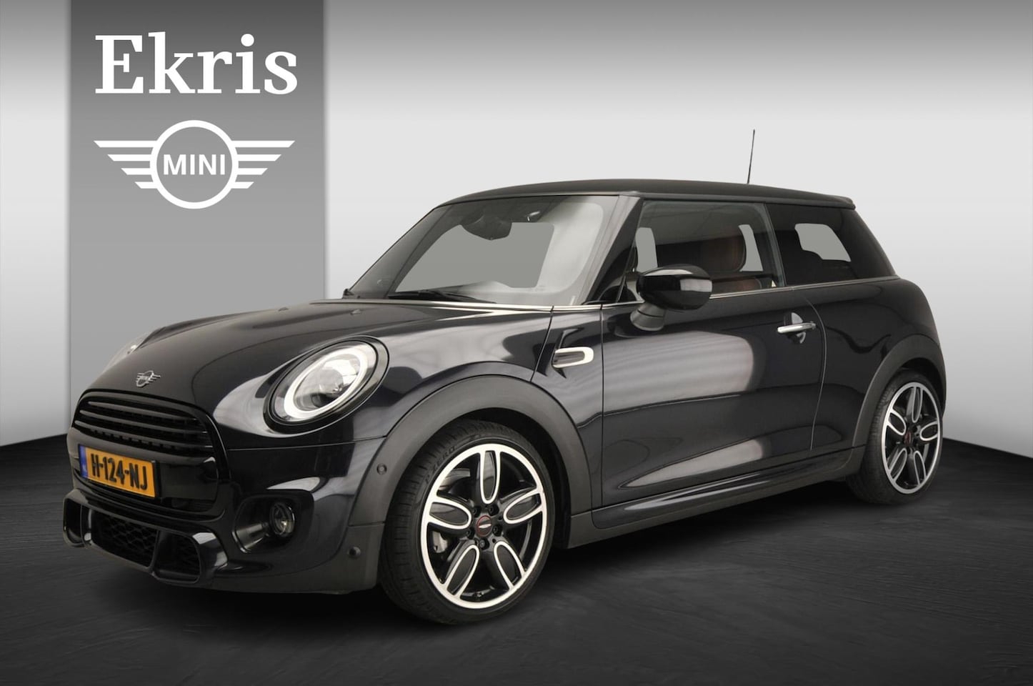 MINI Cooper - 3-deurs Aut. JCW pakket | Leder | Harman/Kardon | 18" | LED - AutoWereld.nl