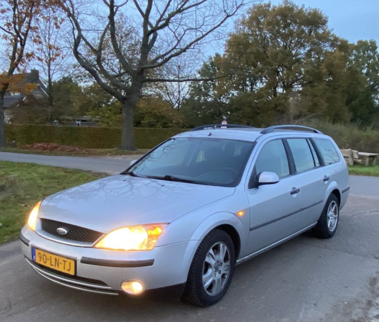 Ford Mondeo Wagon - 1.8-16V Centennial 1.8-16V Centennial - AutoWereld.nl