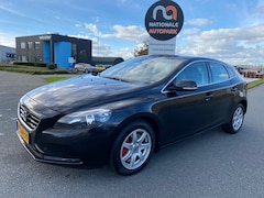 Volvo V40 - 2014 * 2.0 D4 Summum * LEDER * APK * TOP STAAT ZEER NETJES