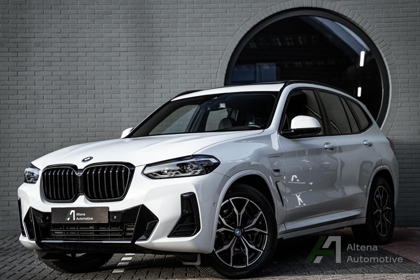 BMW X3 - xDrive30e Business Edition Plus M-sport, panoramadak, camera, HIFI - AutoWereld.nl