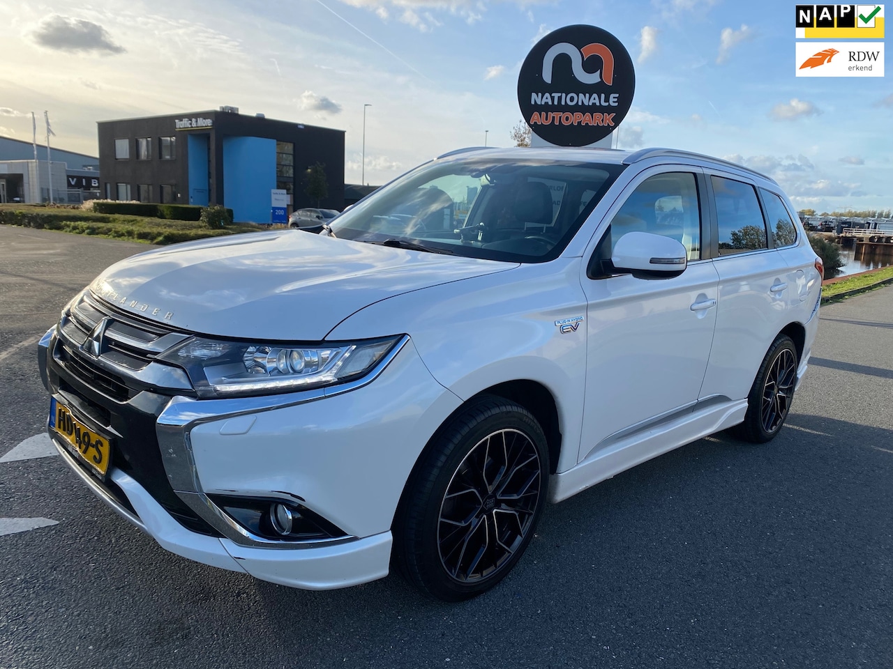Mitsubishi Outlander - 2015 * 2.0 PHEV Business Edition – Ruim, Luxe en Hybride Rijcomfort - AutoWereld.nl