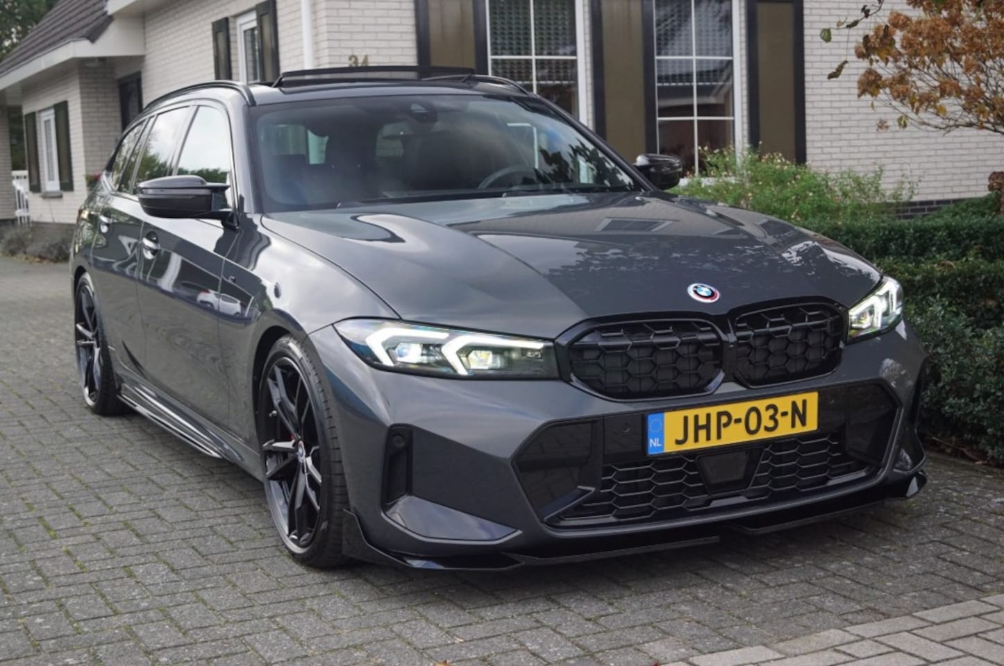 BMW 3-serie - 330e M Sport (292pk) M340i Look/HUD/Panodak/Trekhaak/VOL! - AutoWereld.nl