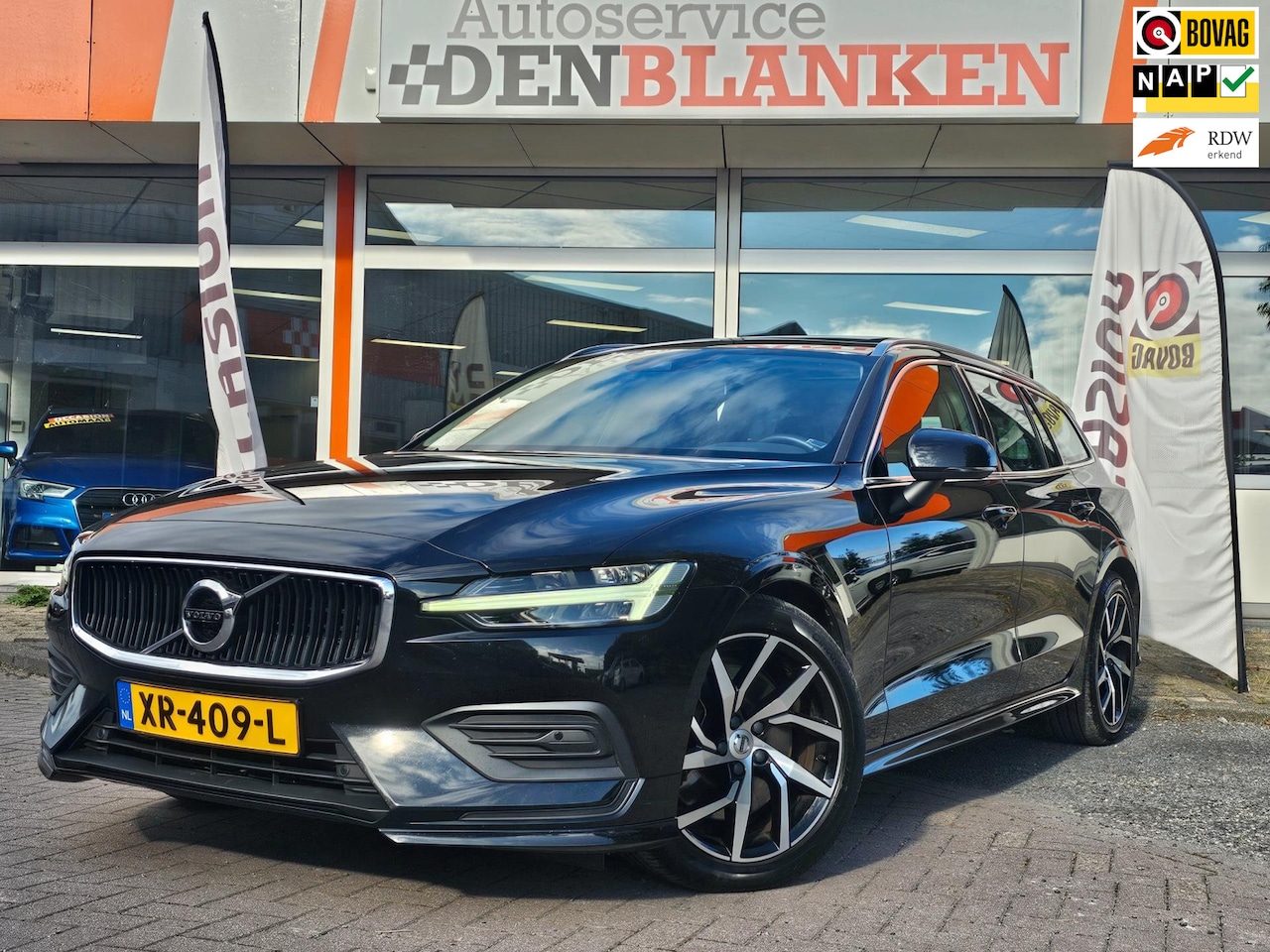 Volvo V60 - 2.0 T5 Momentum 250pk Aut BJ.2019 / Panodak / Leder / Apple Carplay / Navi / Led / Camera - AutoWereld.nl
