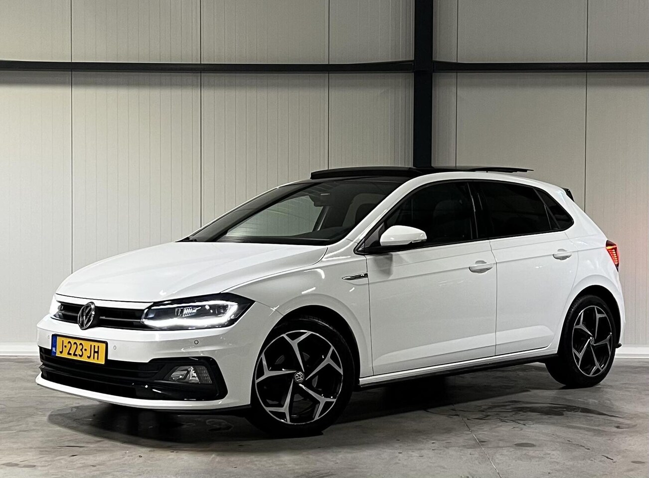 Volkswagen Polo - 1.0 TSI DSG 2X R-line Pano Virtual LED NAP - AutoWereld.nl