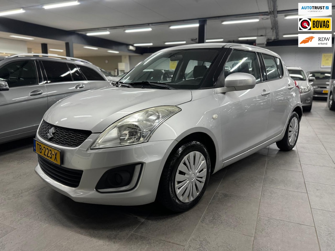 Suzuki Swift - 1.2 Bandit EASSS 5-deurs airconditioning elektrische pakket 124dzkm apk 30-10-2026 - AutoWereld.nl