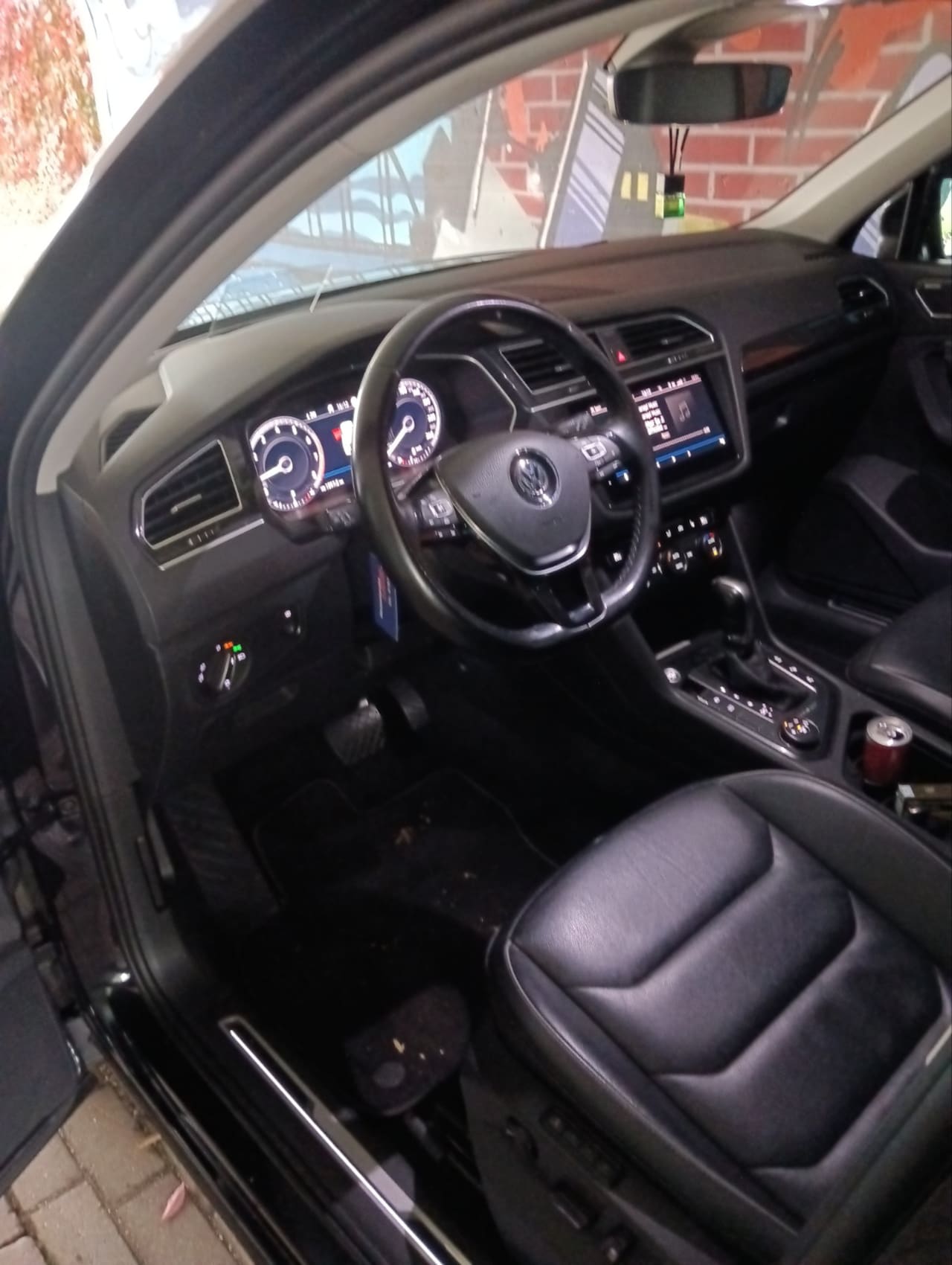 Volkswagen Tiguan - 2.0 TSI 4Motion Highline Business R - AutoWereld.nl