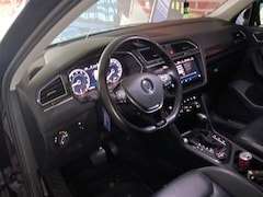 Volkswagen Tiguan - 2.0 TSI 4Motion Highline Business R