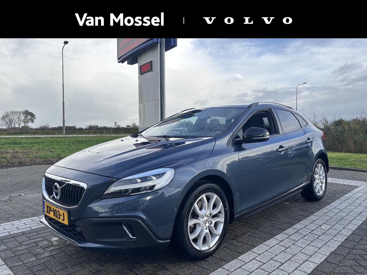 Volvo V40 Cross Country - T3 Polar+ Luxury RTI | Leder | Panoramadak | Automaat - AutoWereld.nl