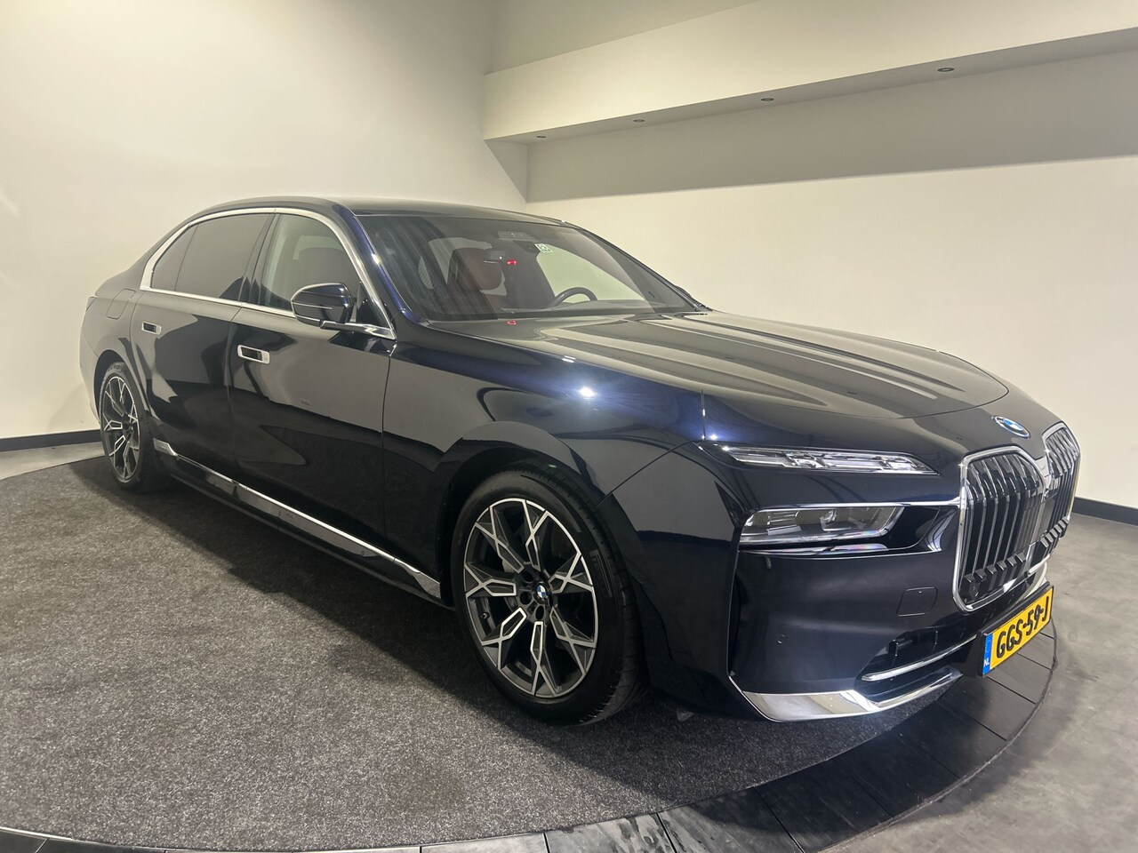 BMW i7 - xDrive60 Privilege Edition 106 kWh | Bowers & Wilkins Sound | Driving assistant | Luchtver - AutoWereld.nl