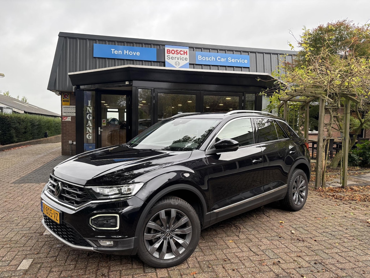 Volkswagen T-Roc - 1.5 TSI Sport|ACC|Trekhaak|Camera|App-Connect - AutoWereld.nl