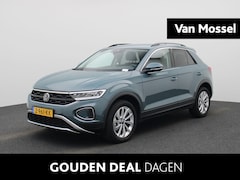 Volkswagen T-Roc - 1.5 TSI Life Edition | 150 PK | Automaat | Keyless | Navigatie | Airco | Trekhaak | Digita