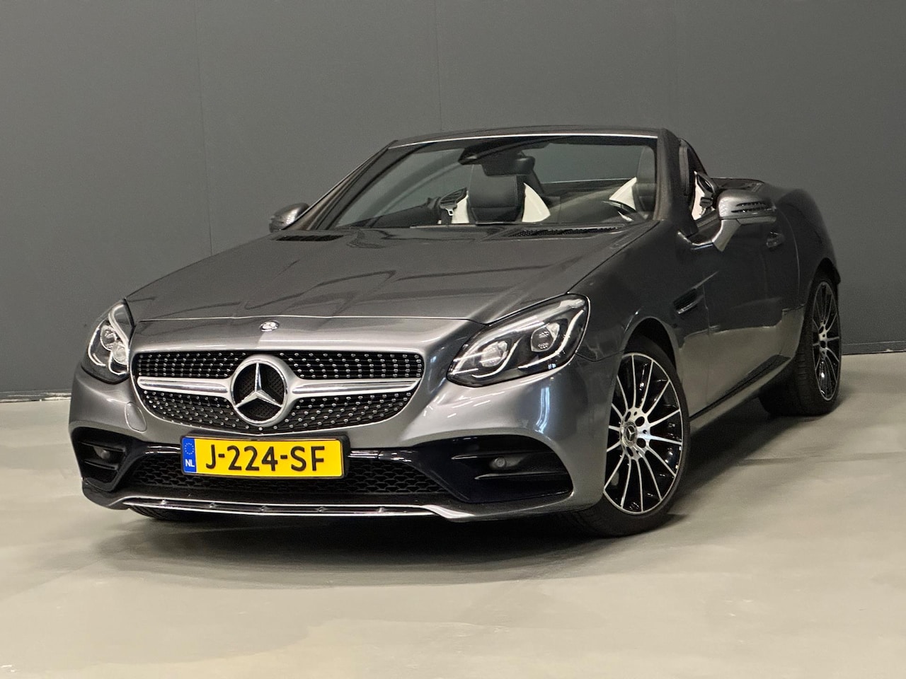 Mercedes-Benz SLC - 200 RedArt Edition AMG AUTOMAAT LEDER/CAMERA/PDC/NAVI | KEURIGE AUTO ! - AutoWereld.nl