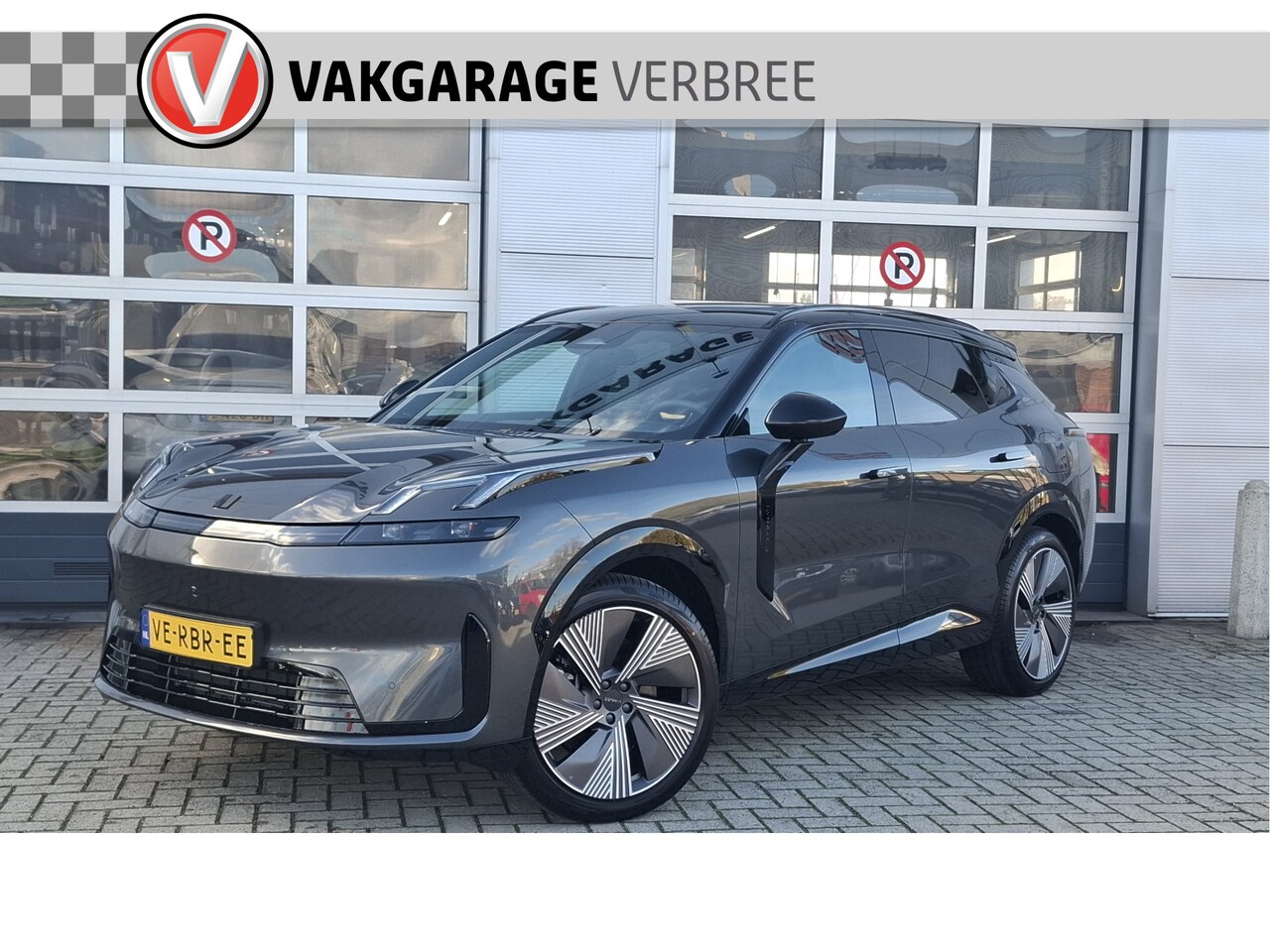 Lynk & Co 08 - 1.5 More | NIEUW! | Navigatie/Android/Apple Carplay | LM Velgen 21" | Panoramdak | Voorsto - AutoWereld.nl