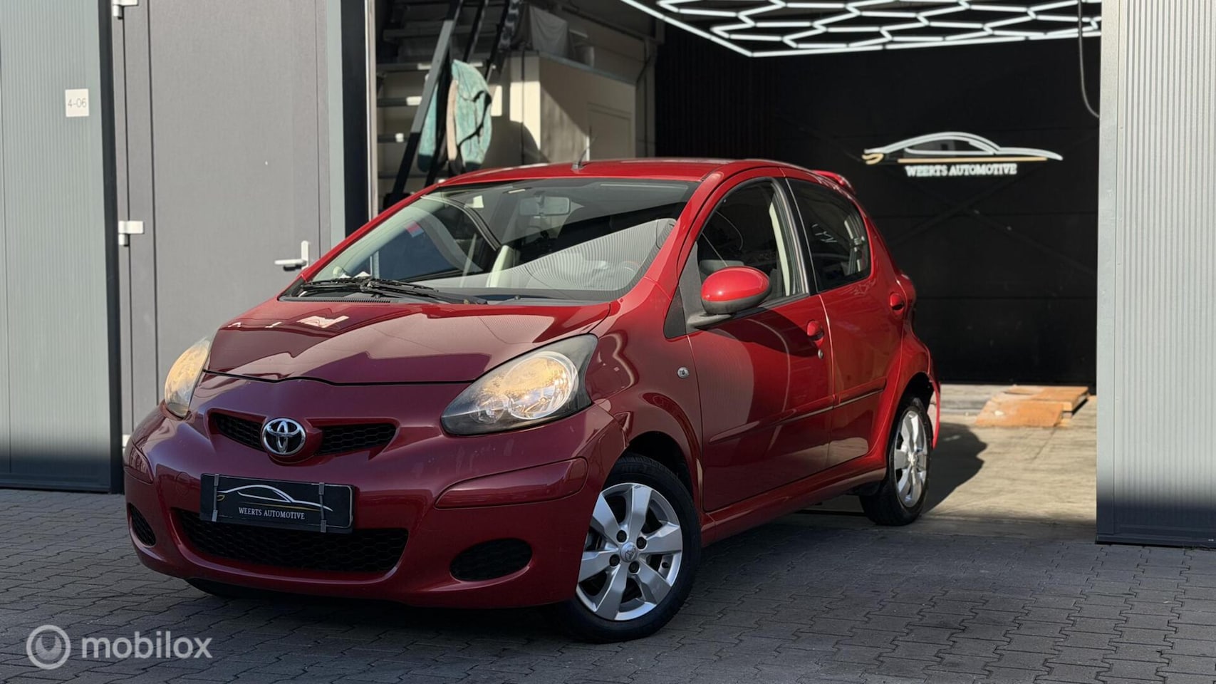Toyota Aygo - Aspiration Red uniek|APK|AIRCO|LEDER|5-deurs|NAP - AutoWereld.nl