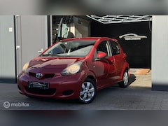 Toyota Aygo - Aspiration Red uniek|APK|AIRCO|LEDER|5-deurs|NAP