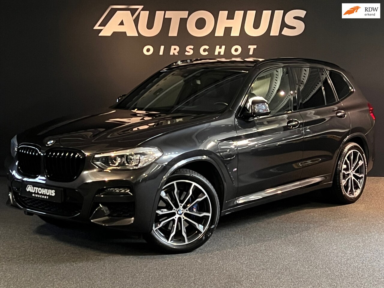 BMW X3 - XDrive30e Executive Edition M 20"/ M stoelen/ Camera/ Led/ Ambiente/ Performance remmen - AutoWereld.nl