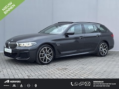 BMW 5-serie Touring - 530e High Executive Automaat / Accu SOH 100% / M Sportpakket / Elektrisch wegklapbare trek