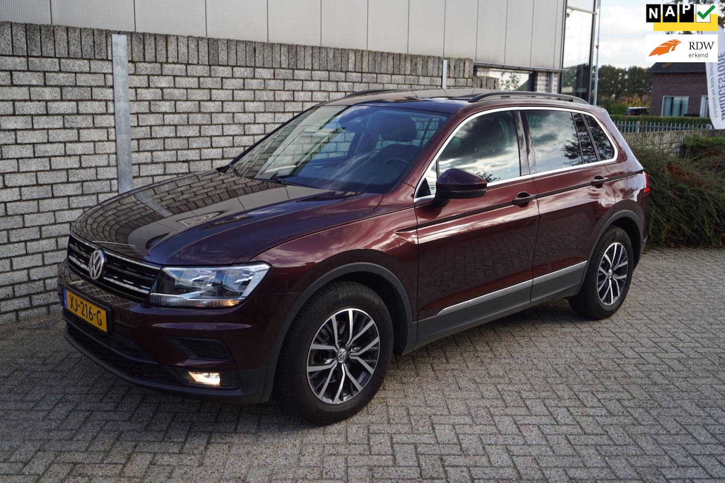 Volkswagen Tiguan - 1.5 TSI ACT Comfortline Panodak Navi Clima Stoelverw Apple Carplay Adaptieve Cruise 2x PDC - AutoWereld.nl
