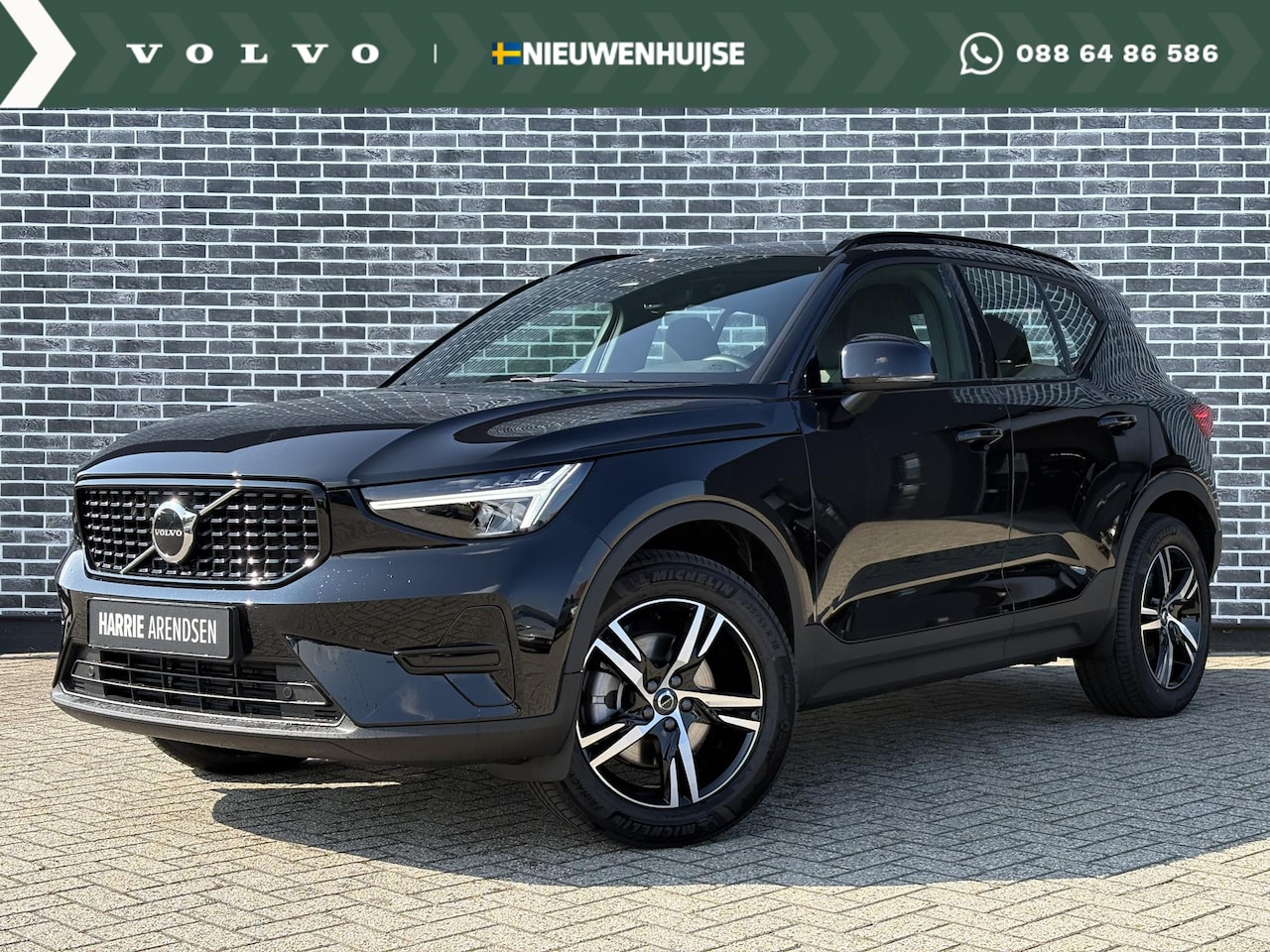 Volvo XC40 - 2.0 B4 Plus Dark | Trekhaak | Adaptive cruise control | Verwarmbare voorruit | Dode hoek d - AutoWereld.nl
