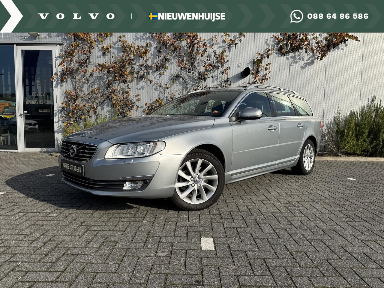 Volvo V70 - T4 Polar+ | Automatische niveauregeling | Schuif-/kanteldak | Trekhaak | Standkachel | Xen - AutoWereld.nl