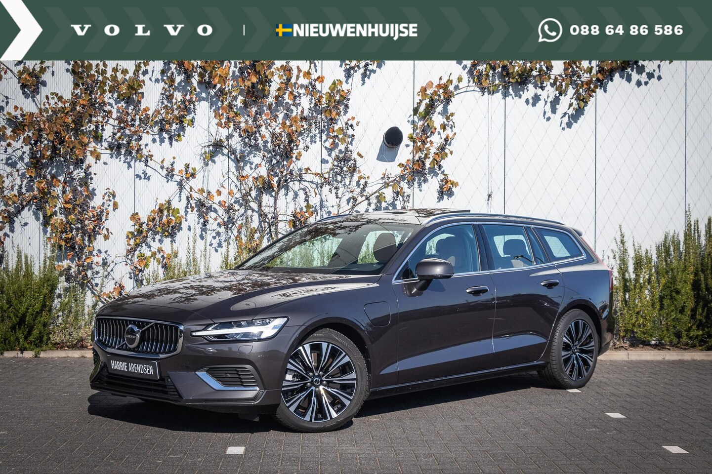 Volvo V60 - T6 Plug-in hybrid AWD Ultimate Bright | Adaptieve Cruise Control | Massagestoelen | Stoelv - AutoWereld.nl