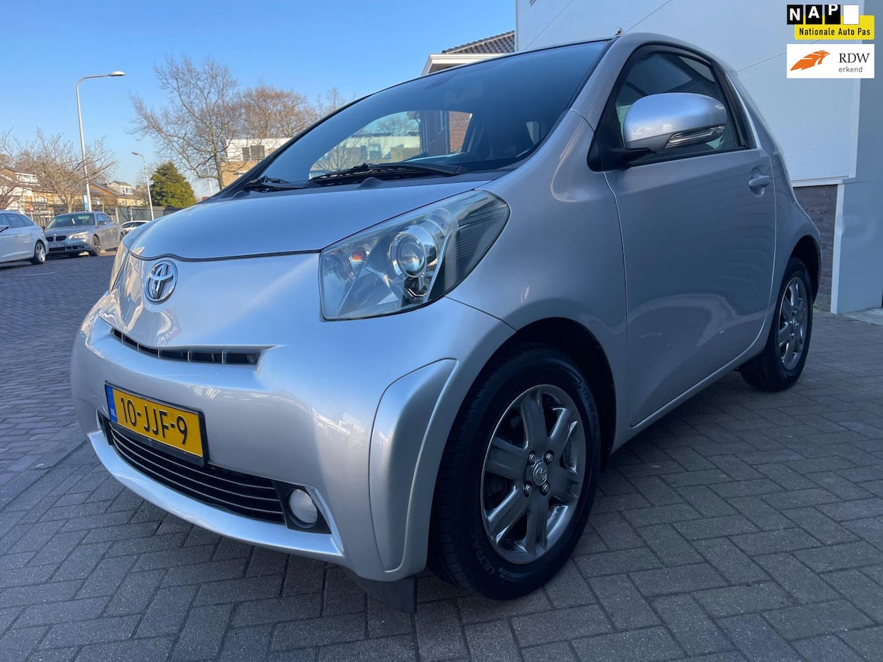 Toyota iQ - 1.0 VVTi Aspiration/Automaat/Keyless/Navi/AUX/Climate-c/Goed-ondehouden/2e eigenaar - AutoWereld.nl