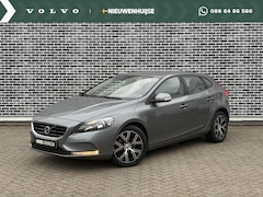 Volvo V40 - T2 Base | 2 liter | 120PK | 17'' Velgen | All seasonbanden | Airco | Audio bediening op st