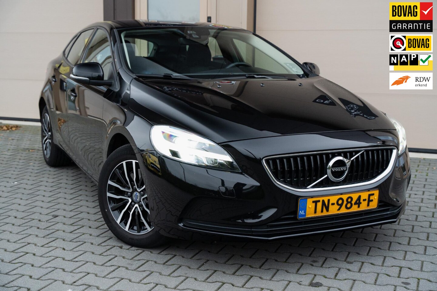 VOLVO V40