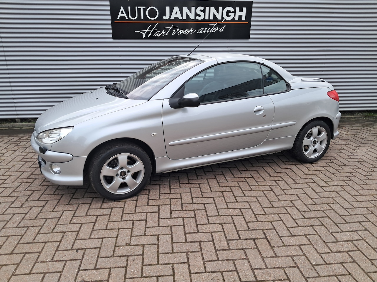 Peugeot 206 CC - 2.0-16V | Clima | LM Velgen | Lederen bekleding | APK 08-2026! | Leuke cabrio, meeneemprij - AutoWereld.nl